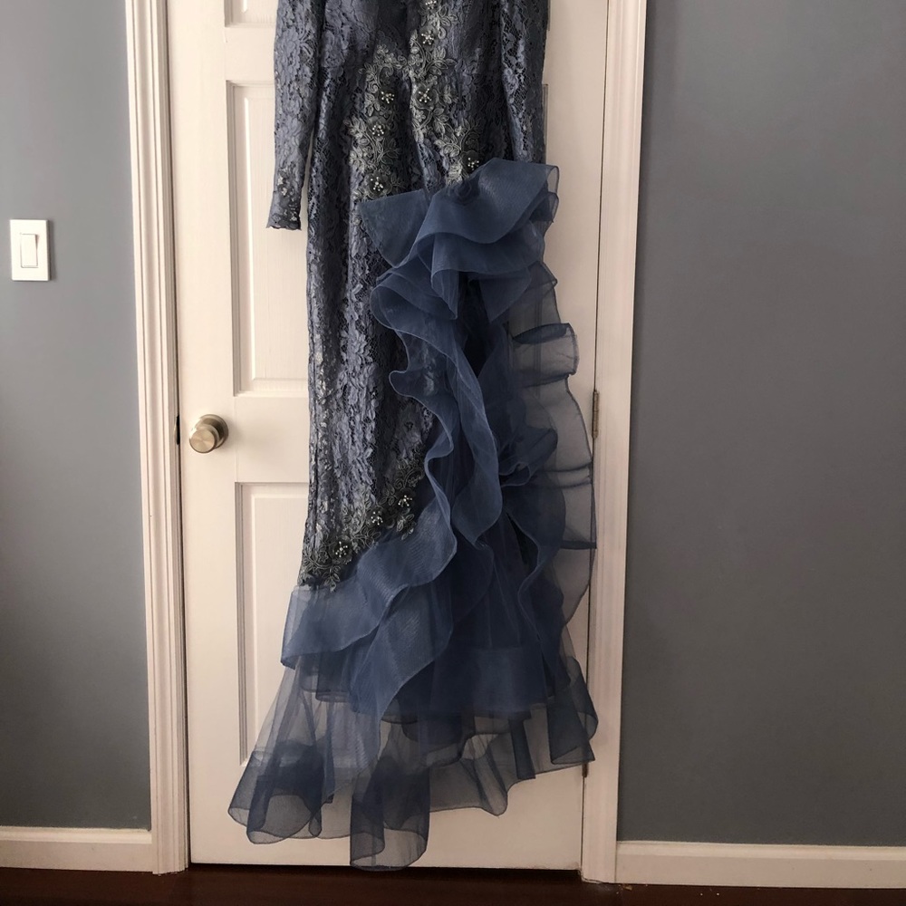 Dresss - Picture 2 of 6